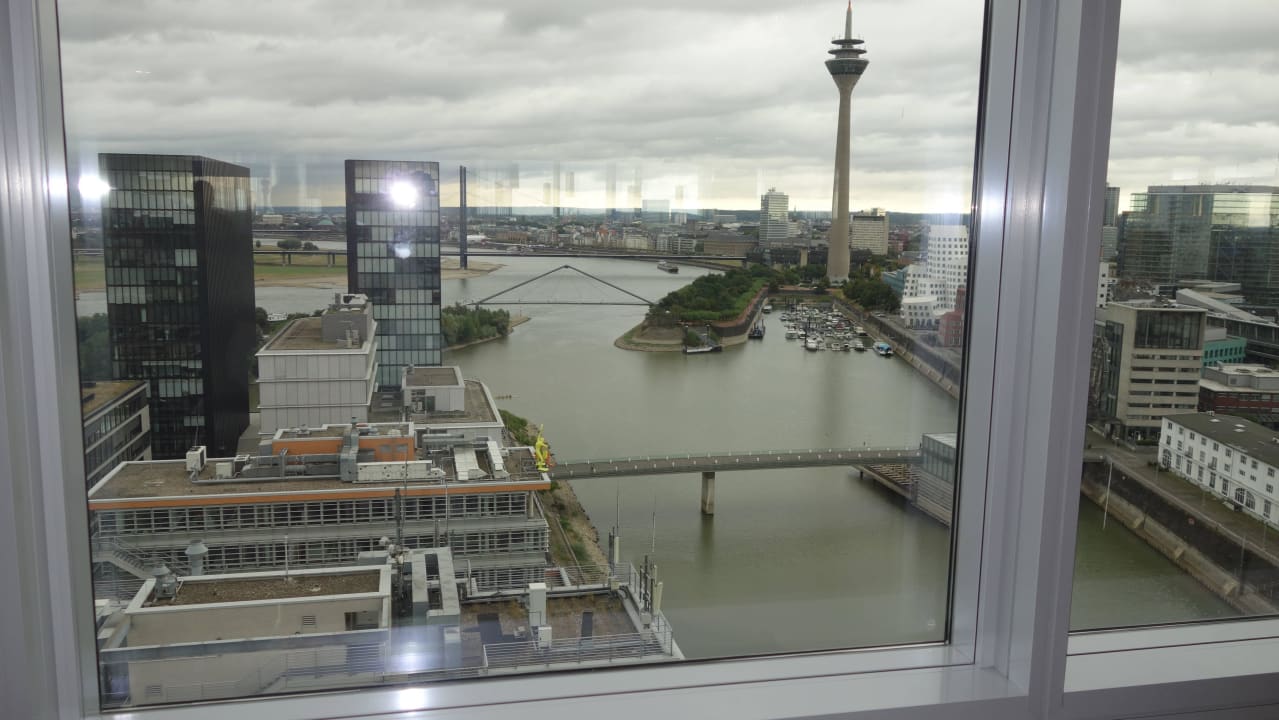 Blick auf den Rhein INNSiDE by Meliá Düsseldorf Hafen