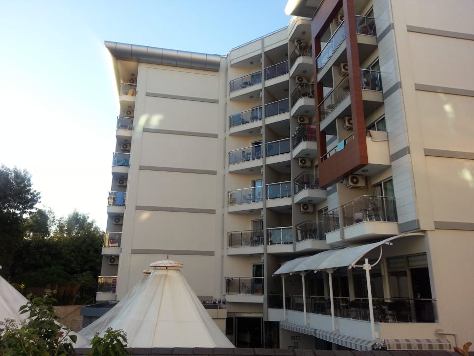 Unten Pool aus Außenbereich Restaurant Hotel Grand Okan