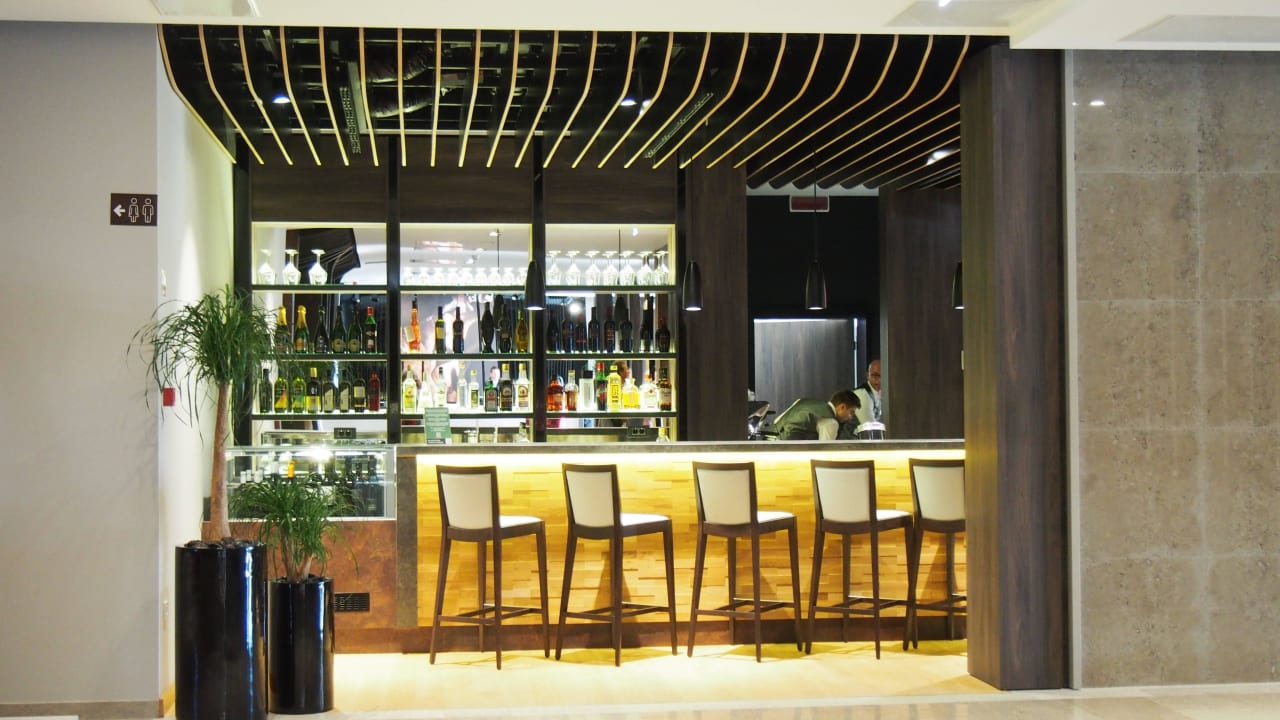 Bar innerhalb des Restaurants Postojna Cave Hotel Jama