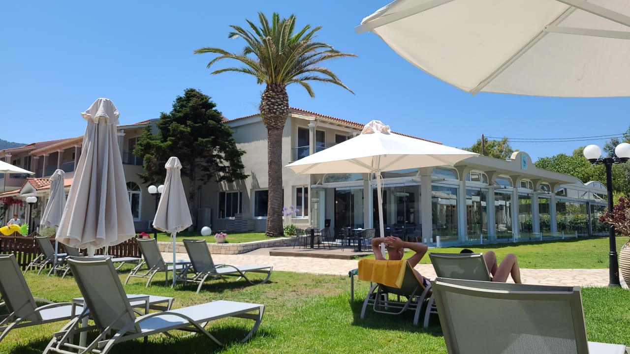 Außenansicht Acharavi Beach Hotel