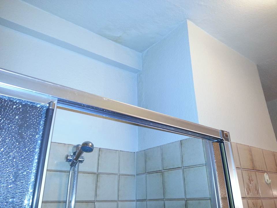 Duschkabine und die Feuchtigkeitsflecken Hotel Stadt Hamm