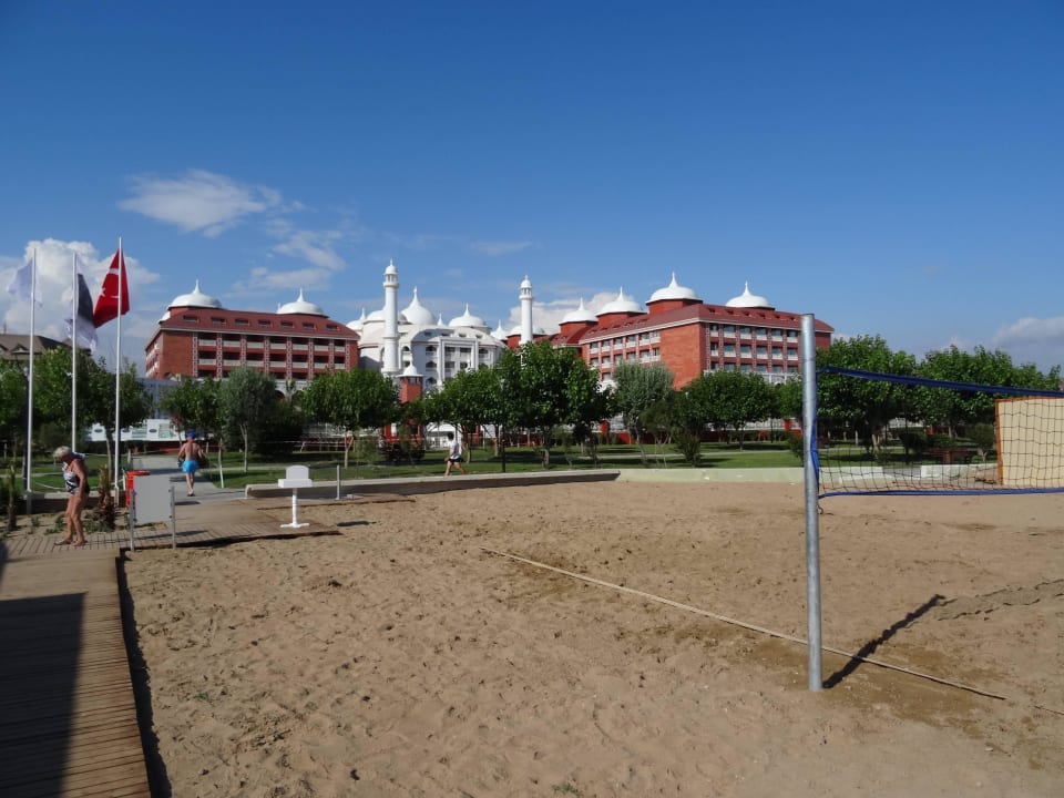 Blick vom Strand auf die Hotelanlage Royal Taj Mahal Hotel