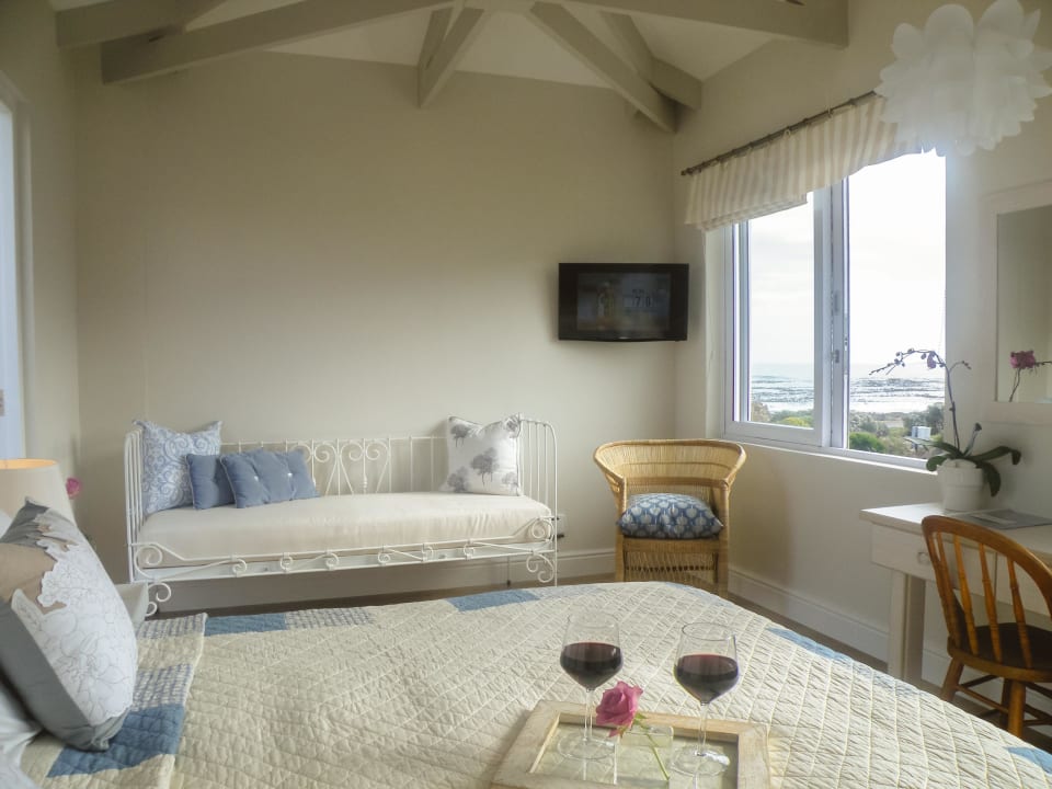 Mussel Room with sea view 138 Marine Beachfront Guesthouse