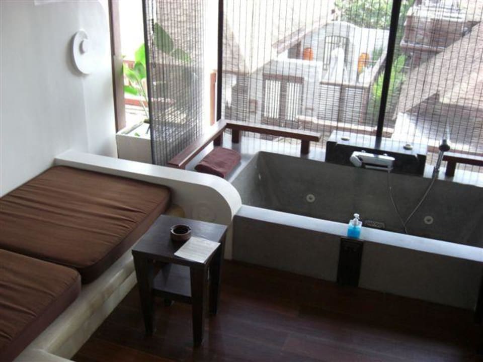 Terrasse mit Daybetten und Marmor-Jacuzzi Pavilion Samui Villas & Resort