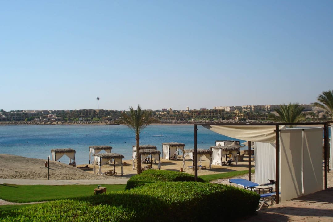 Blick auf die Bucht, von der Terasse aus Steigenberger Coraya Beach - Adults only