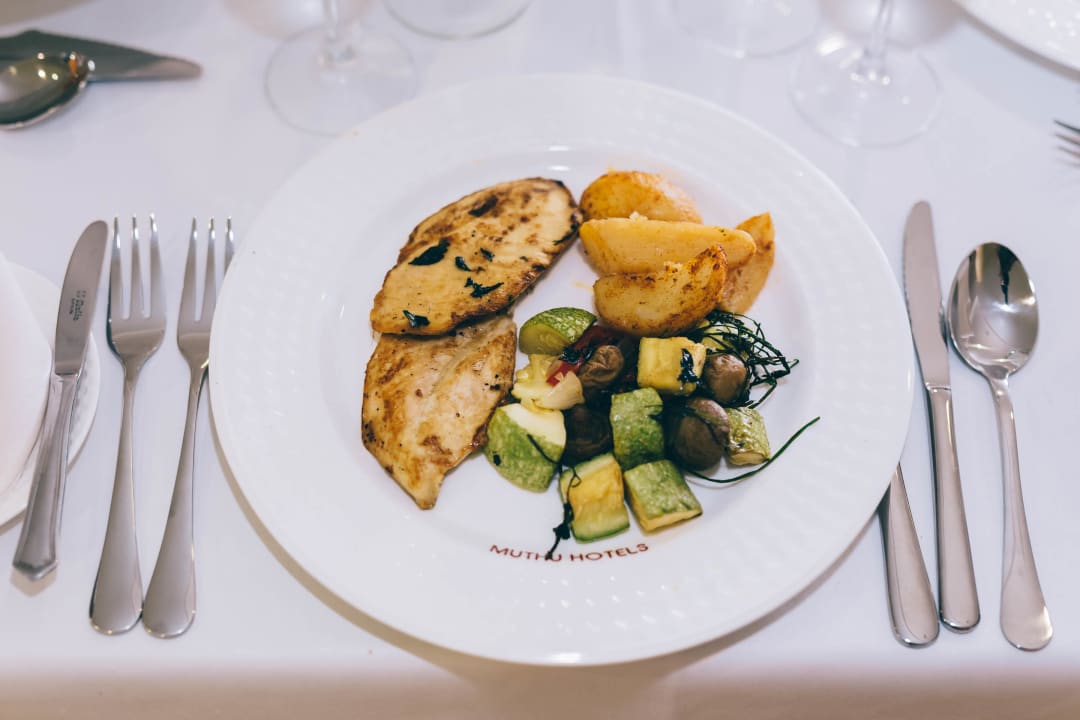 Gastro Grand Muthu Golf Plaza Hotel & Spa