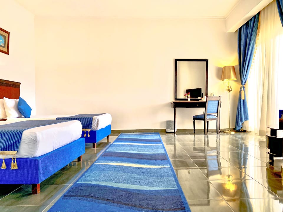 Zimmer White Valley Palace