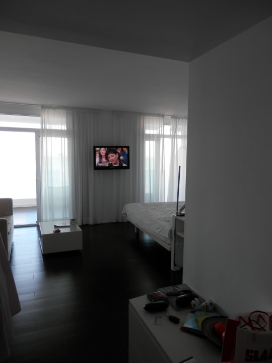 Blick vom Eingang durch die ganze Suite Iberostar Waves Bahia de Palma