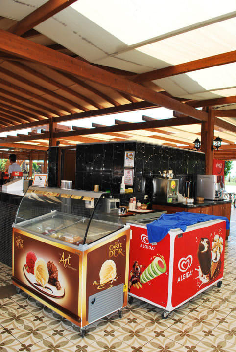 Ice cream at Flamingo bar Port Nature Luxury Resort & Spa