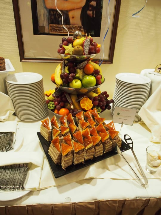 Nachtisch im Überfluss Holiday Inn Budapest-Budaörs