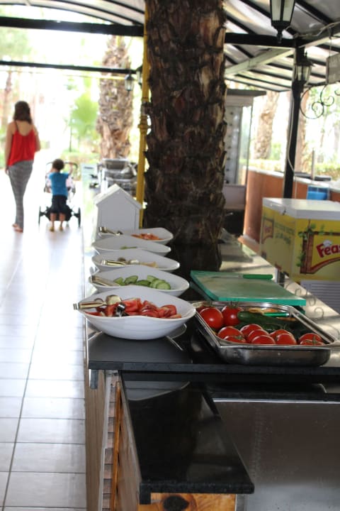 Buffet außen Club Turtas Beach Hotel