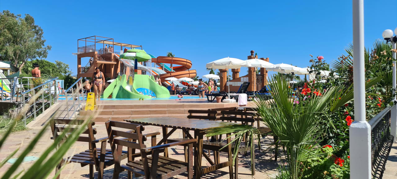 Pool Club Turtas Beach Hotel