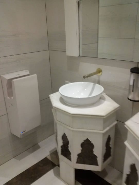 Toiletten im Hotel sehr gepflegt db San Antonio Hotel + Spa