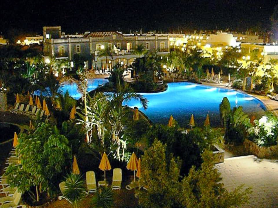 Blick aus unserem Zimmer am Abend auf den Pool Hotel Cordial Mogán Playa