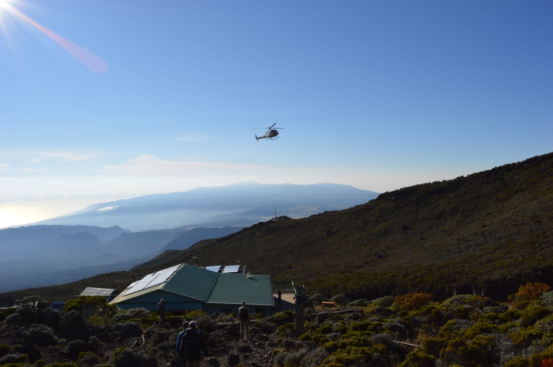 Blick ins Tal Piton des Neiges Refuge de la Caverne Dufour