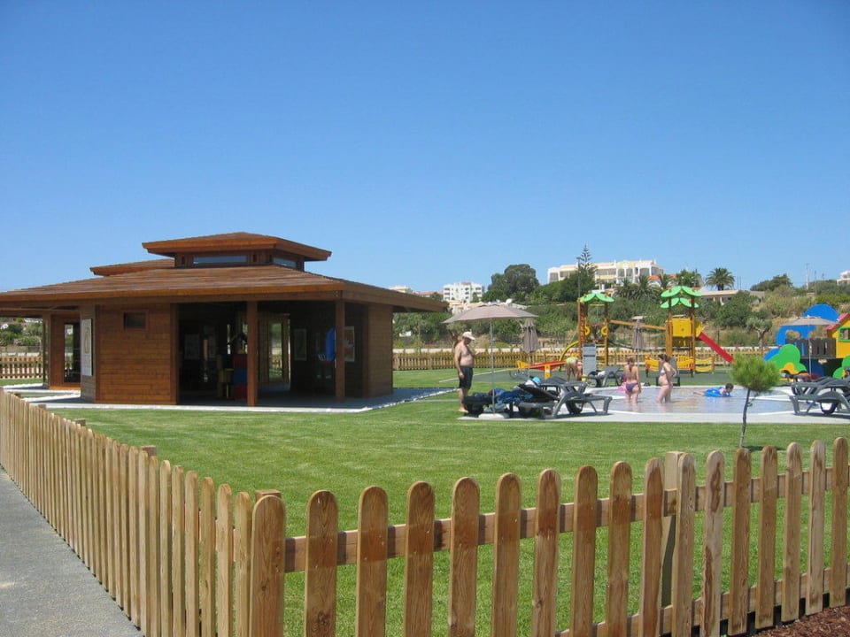 Kinderspielplatz mit Pool Hotel Vila Galé Lagos