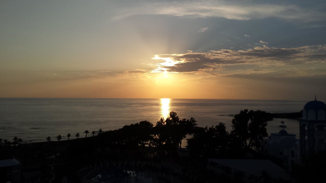 Sonnenuntergang Rubi Platinum Spa Resort & Suites