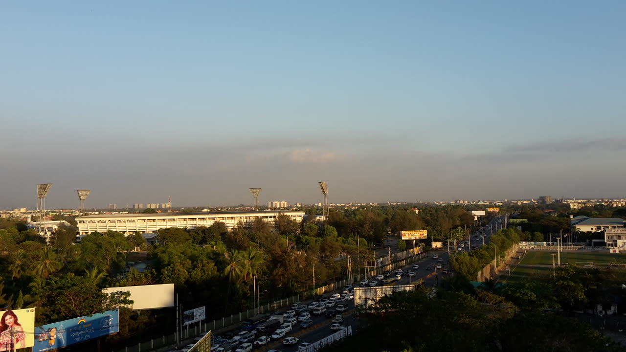 Aussicht von Dachterrasse ibis Styles Yangon Stadium