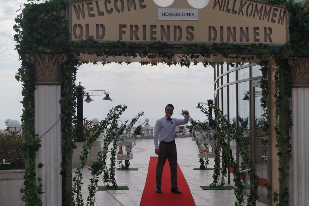 Festlicher Empfang nur für Stammgäste. Sunrise Queen Luxury Hotel