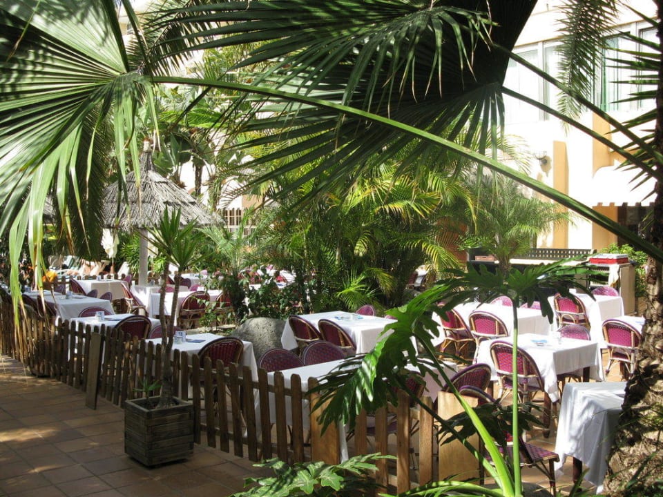 Außenterrasse des ÜF/HP Restaurants Abora Catarina by Lopesan Hotels