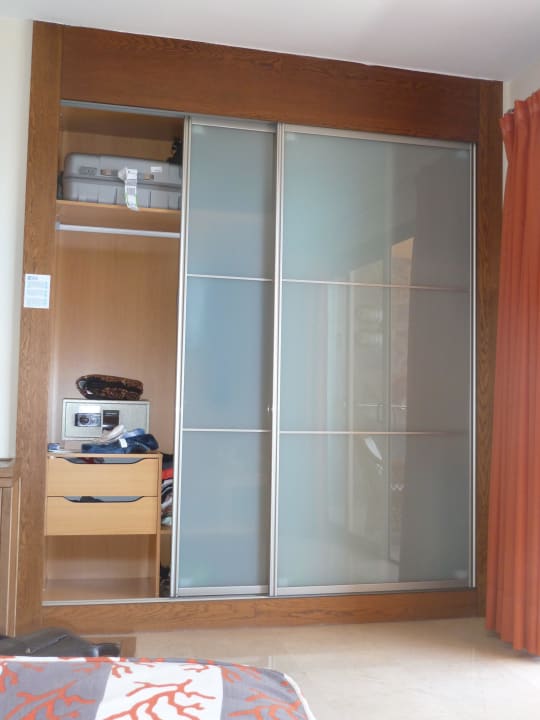Kleiderschrank Gloria Palace Royal Hotel & Spa