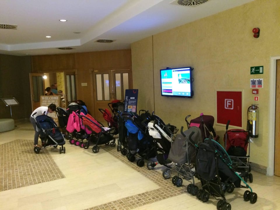 Vor dem Essensraum Atlantica Aegean Blue