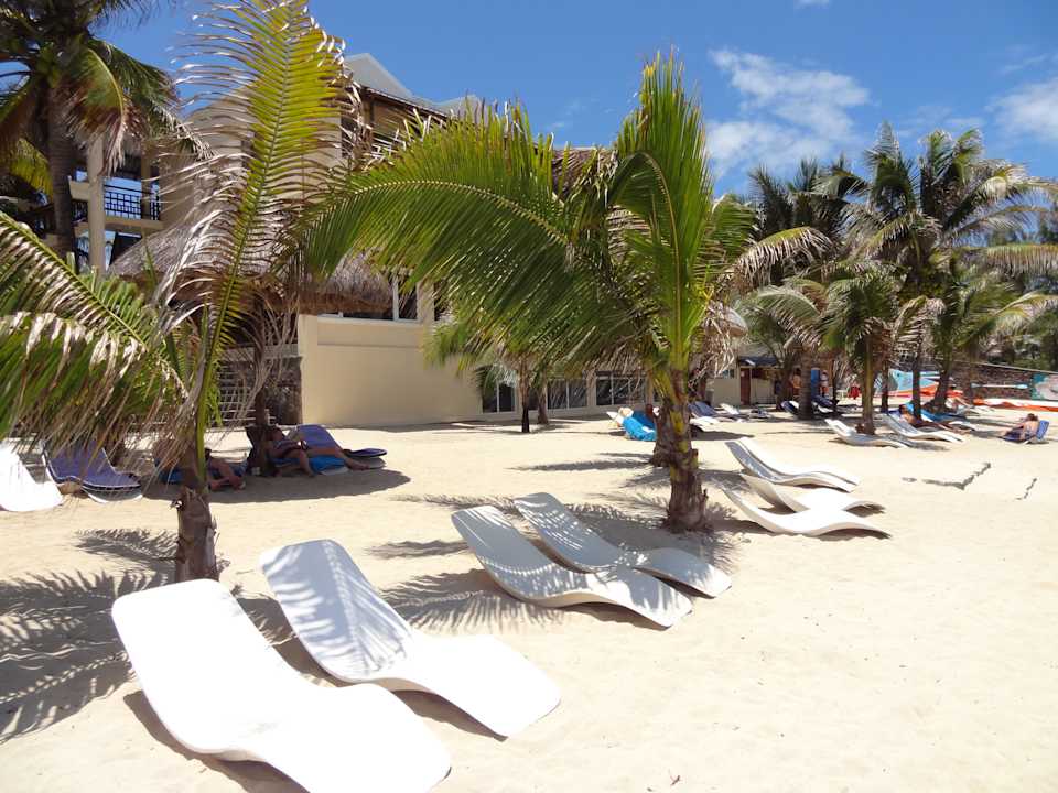 Blue Lagoon  Le Peninsula Bay Beach Resort & Spa