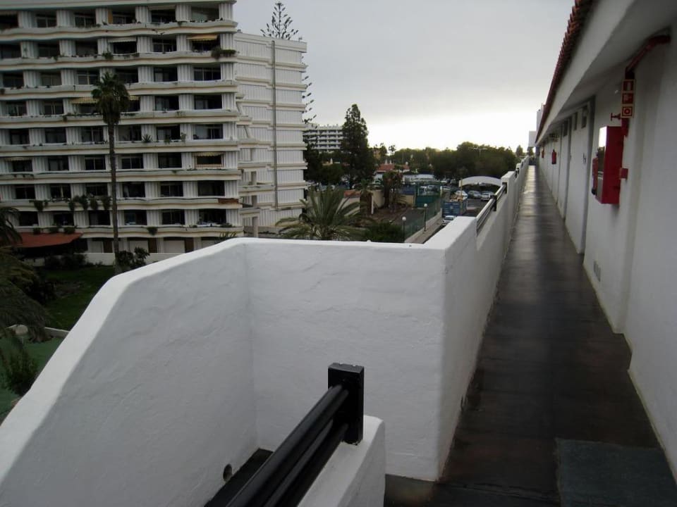 Corridor to the rooms of block A Sunprime Atlantic View
