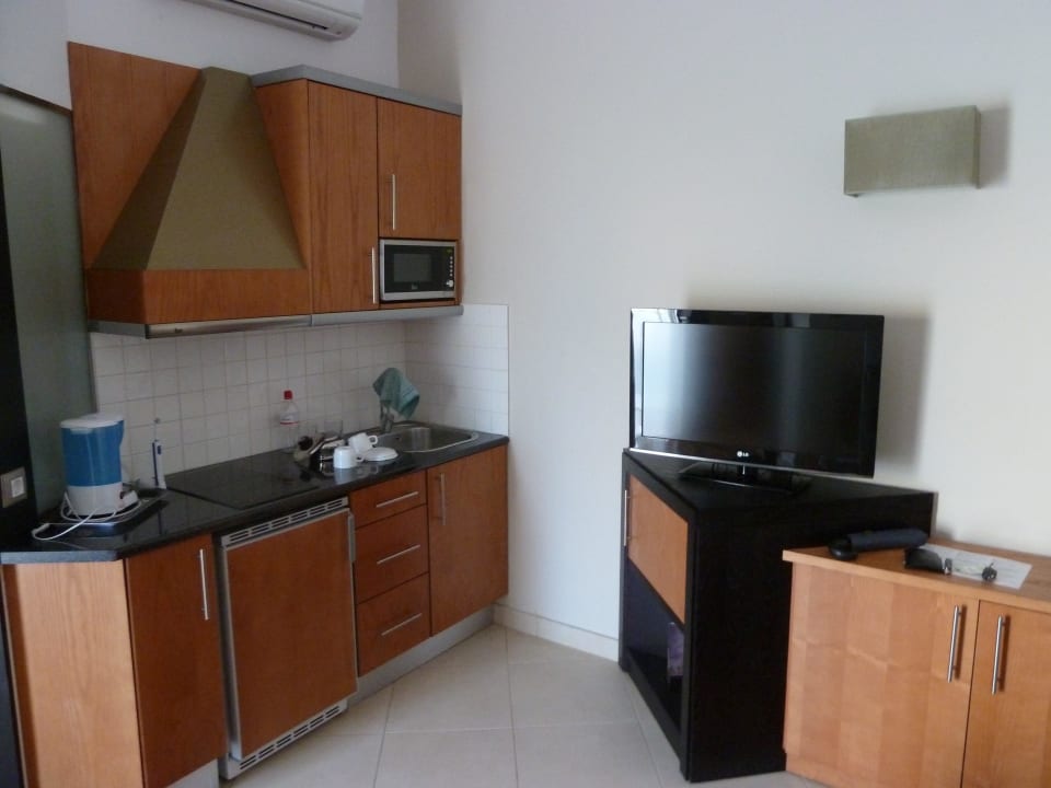 Wohnzimmer/Küchenzeile/TV HL Miraflor Suites Hotel