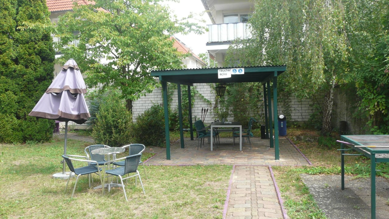 Grill und Raucher Ecke Hotel Attaché