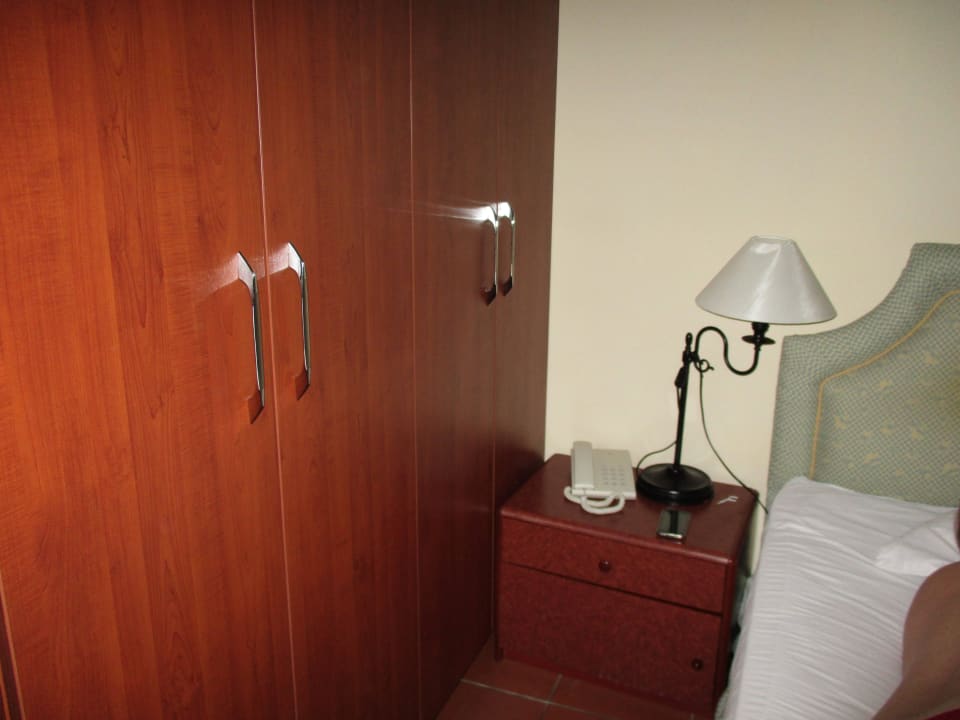 Sehr eng um den schrank zu öffnen Hotel Meri