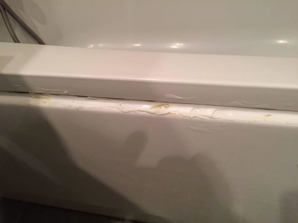 Bad in unserer Suite SUNRISE Holidays Resort (Adults Only)