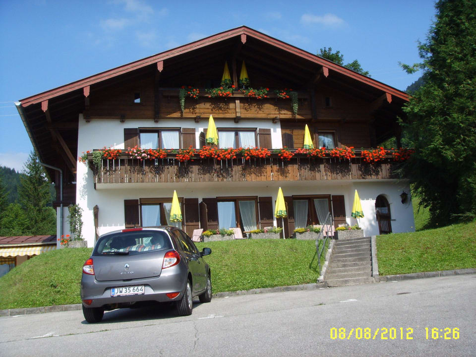 Vorderansicht Alpenhotel Bergzauber