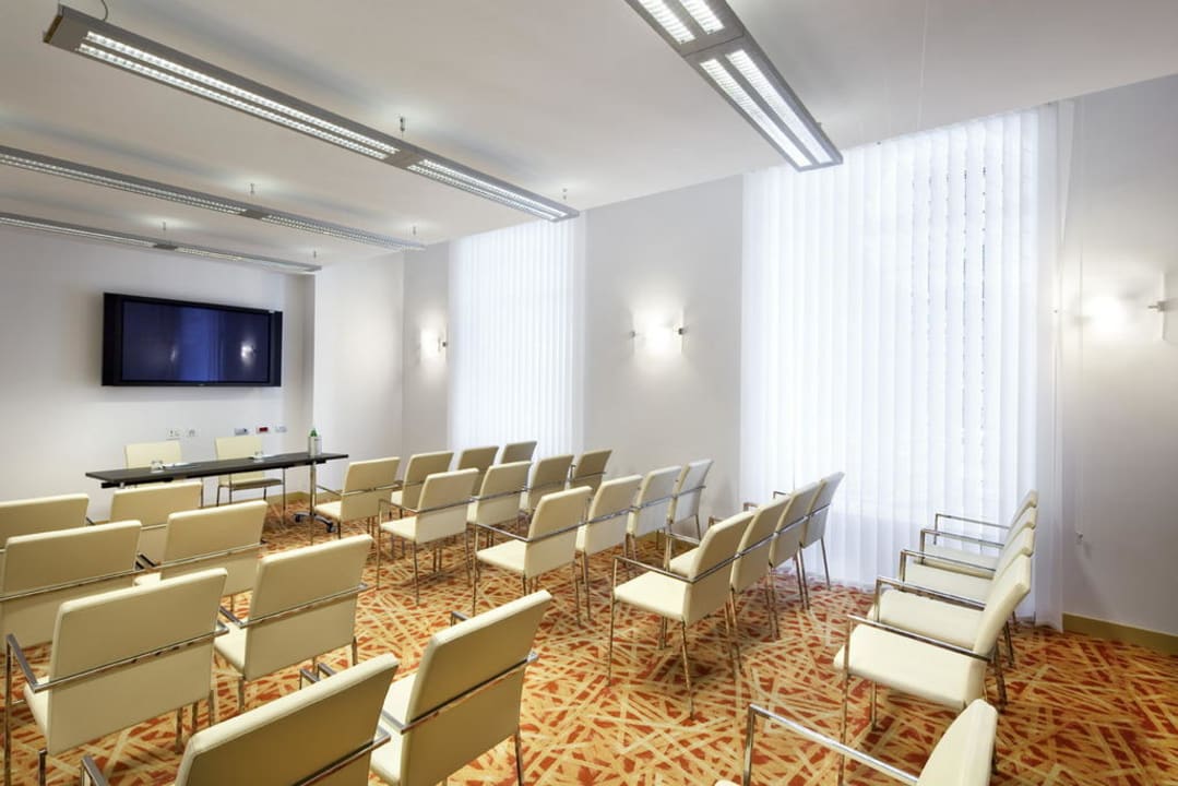 Napoletana meeting room UNAHOTELS Napoli