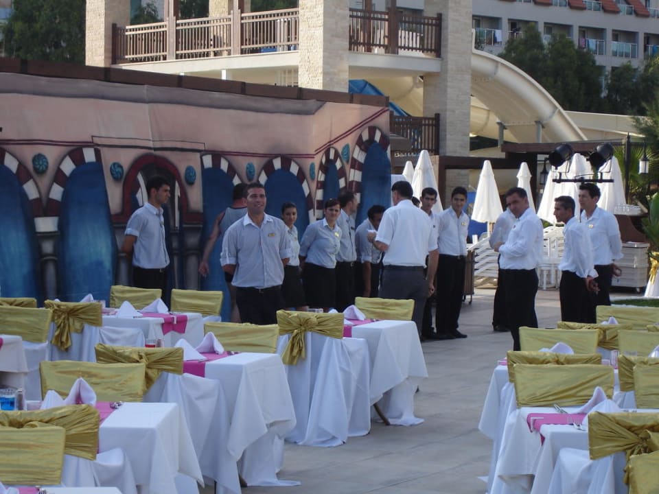 Letzte Instruktionen vor dem Gala-Abend  Sunis Evren Beach Resort Hotel & Spa