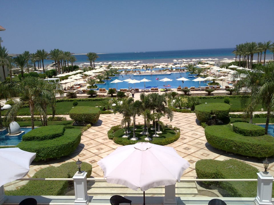 Von der Lobbybar übr den Pool zum Strand Premier Le Reve Hotel & Spa