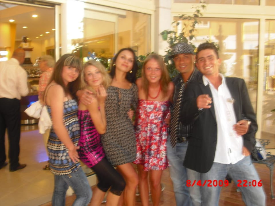 Дружная и веселая анимационная команда Crystal Paraiso Aqua Collection