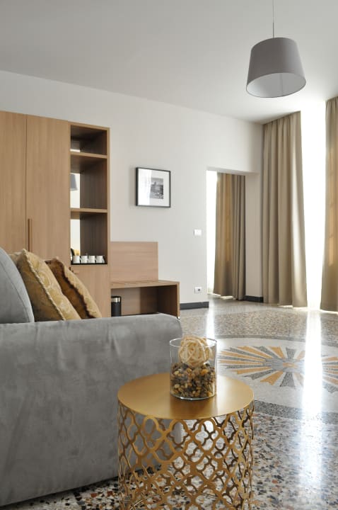 Zimmer HNN Luxury Suites