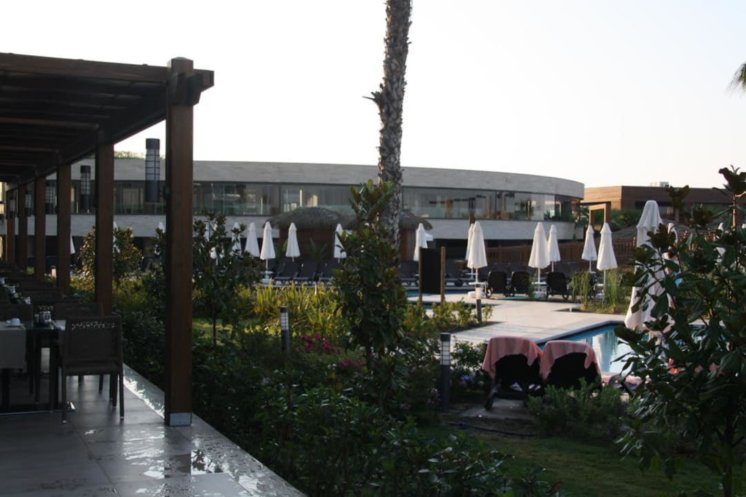 Blick vom Restaurant auf Poolanlage Sherwood Dreams Resort