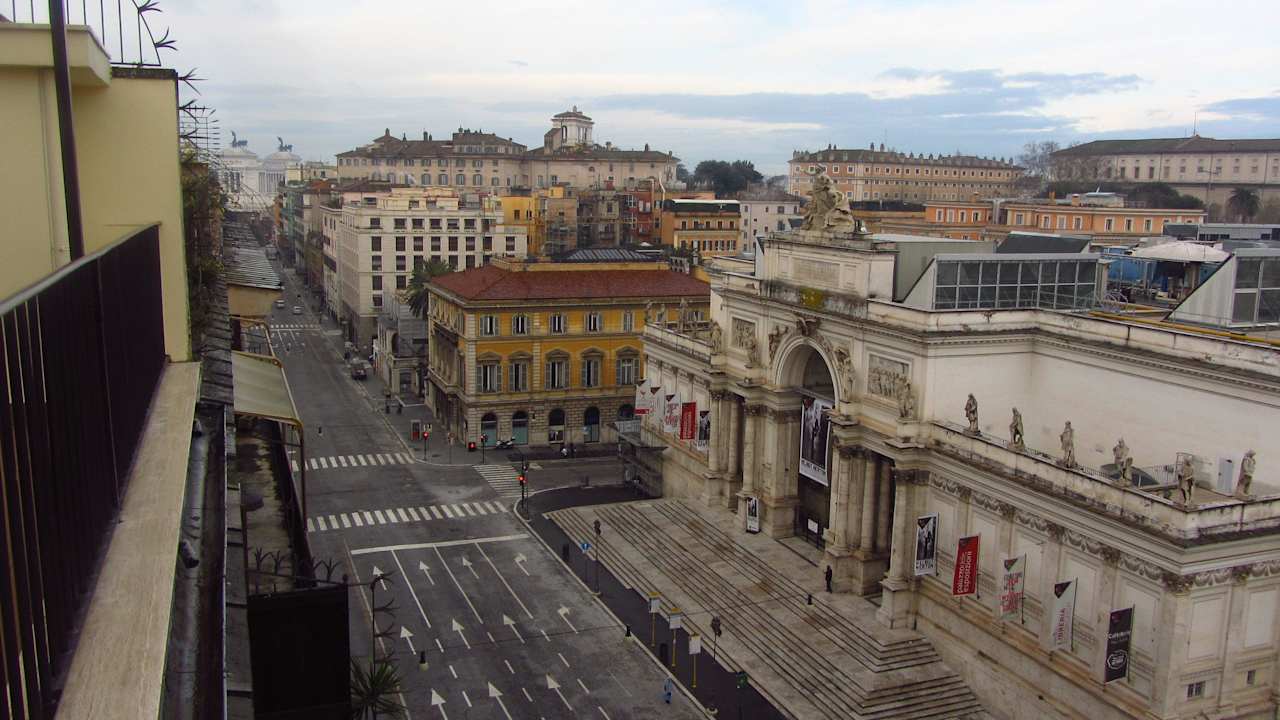Вид с балкона Hotel Esposizione