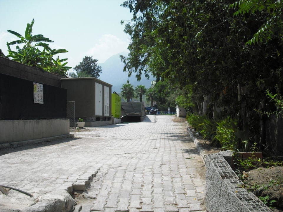 Der Weg Armas Gül Beach