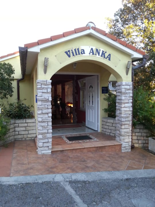 Eingang Restaurant Pension Gasthaus Villa Anka