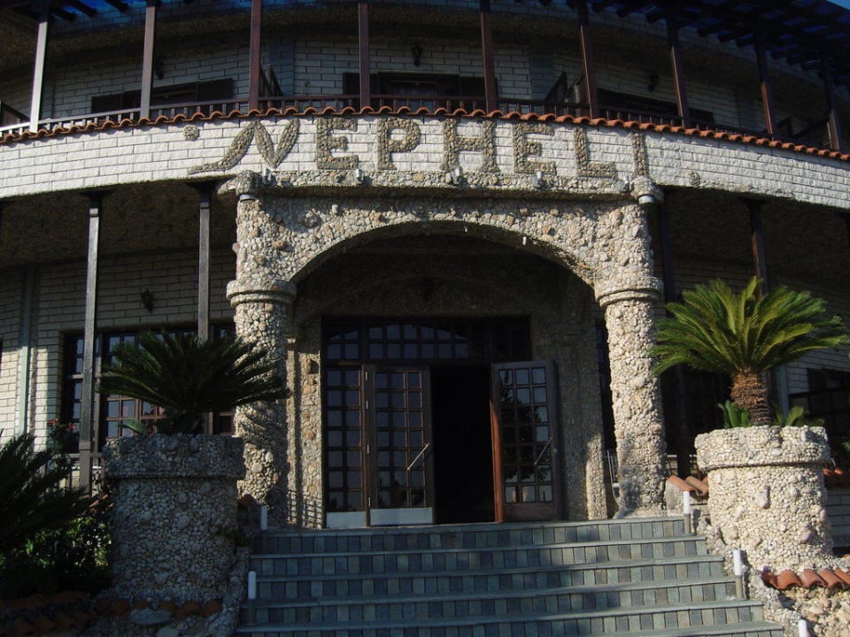 Eingang Nepheli Hotel