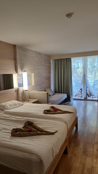 Zimmer Melas Resort Hotel