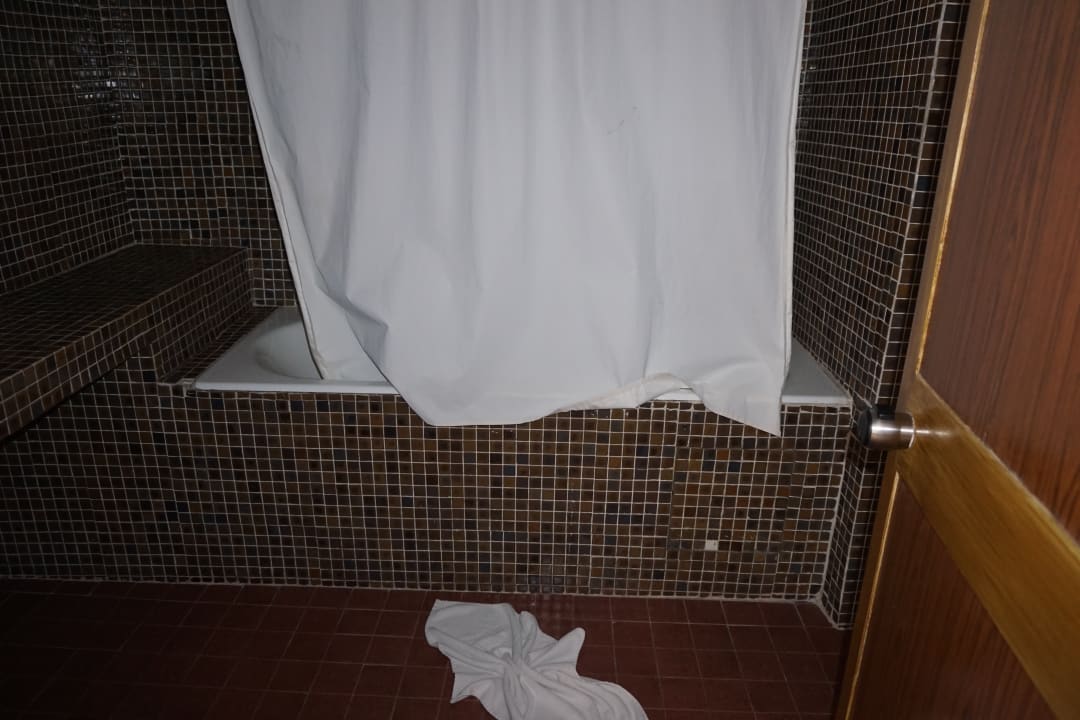 Zimmer Anezi Tower Hotel