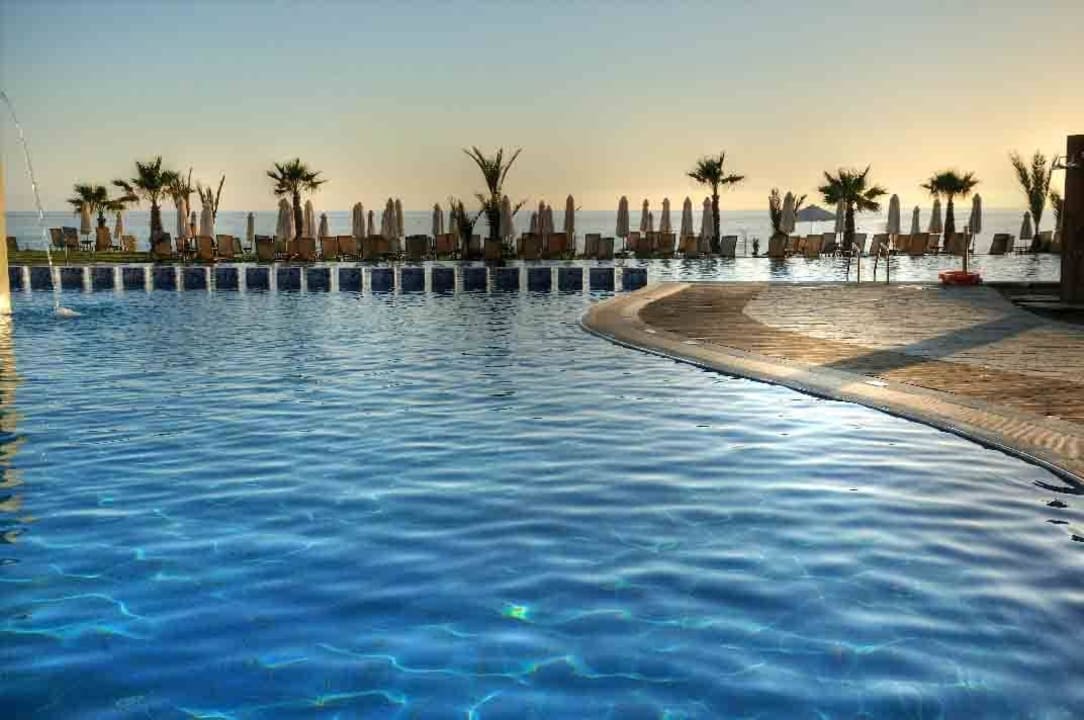 Swimming pool Hotel Capital Coast Resort & Spa