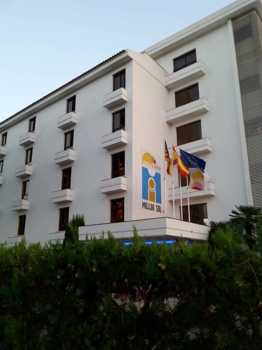 Von außen, Eingangsbereich. Millor Sol