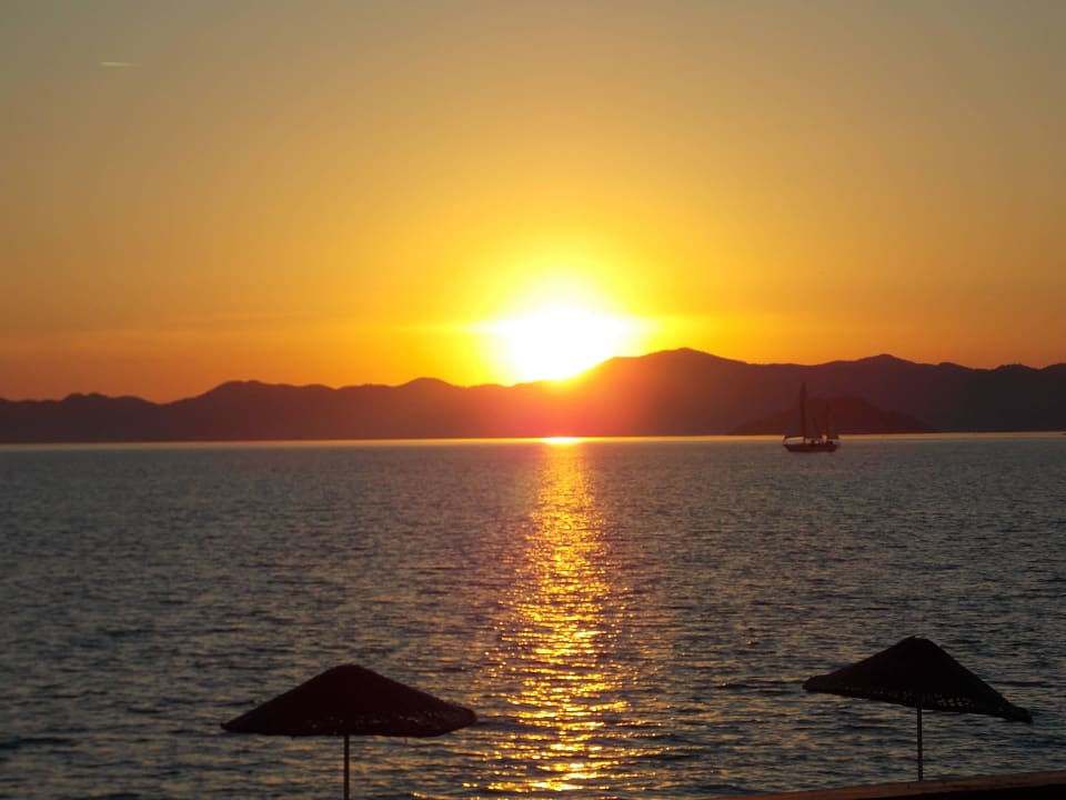 Sonnenuntergang von der Terrasse aus Makri Beach Hotel