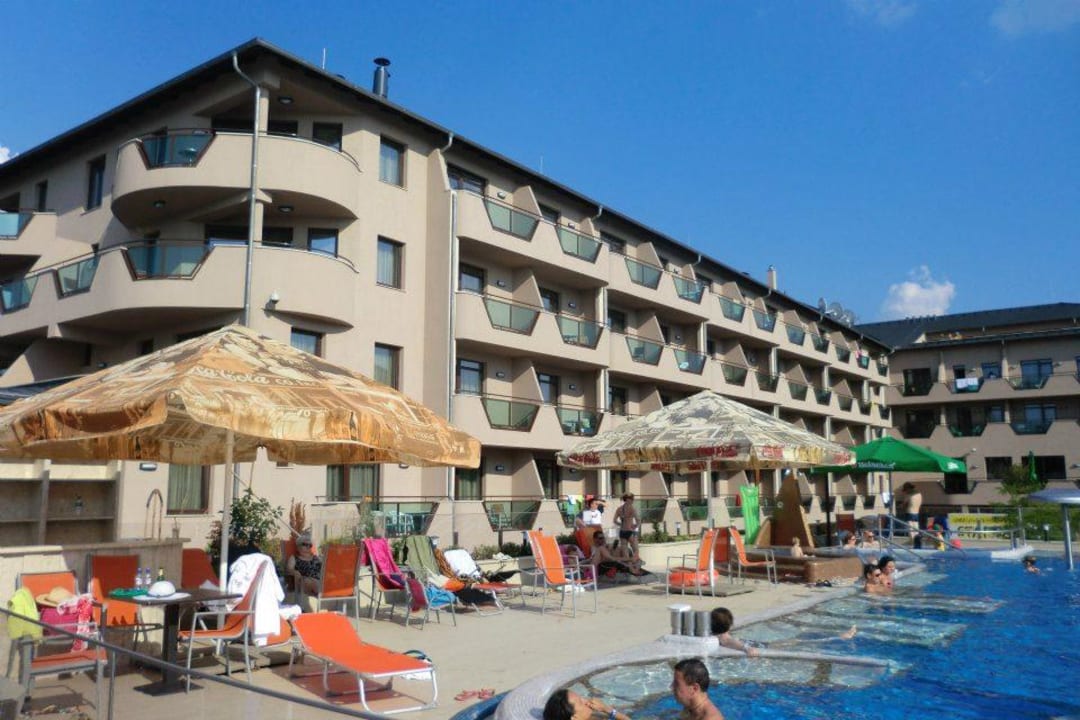 Blick aufs Hotel vom Pool aus Hotel Wellamarin