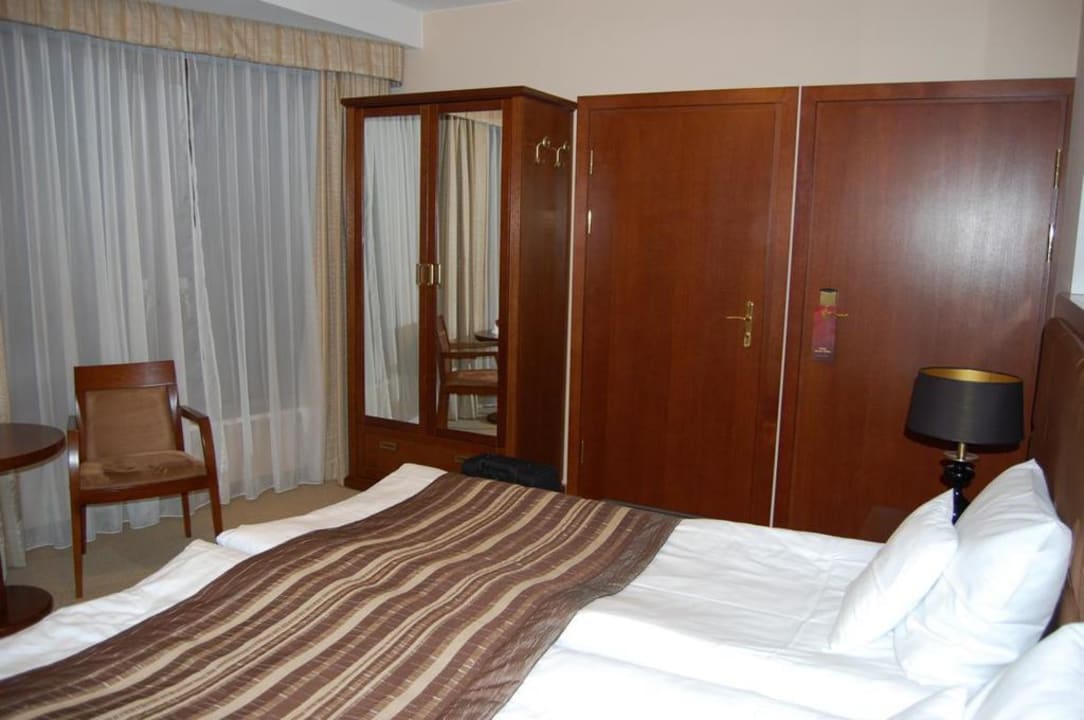 Zimmer Eingangstür Hotel & Medi-Spa Biały Kamień